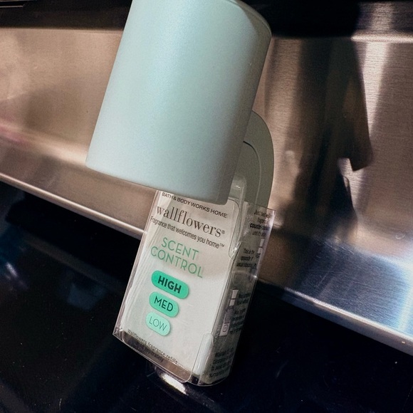 NWT sage green scent control BBW wallflower plug in - Picture 2 of 3